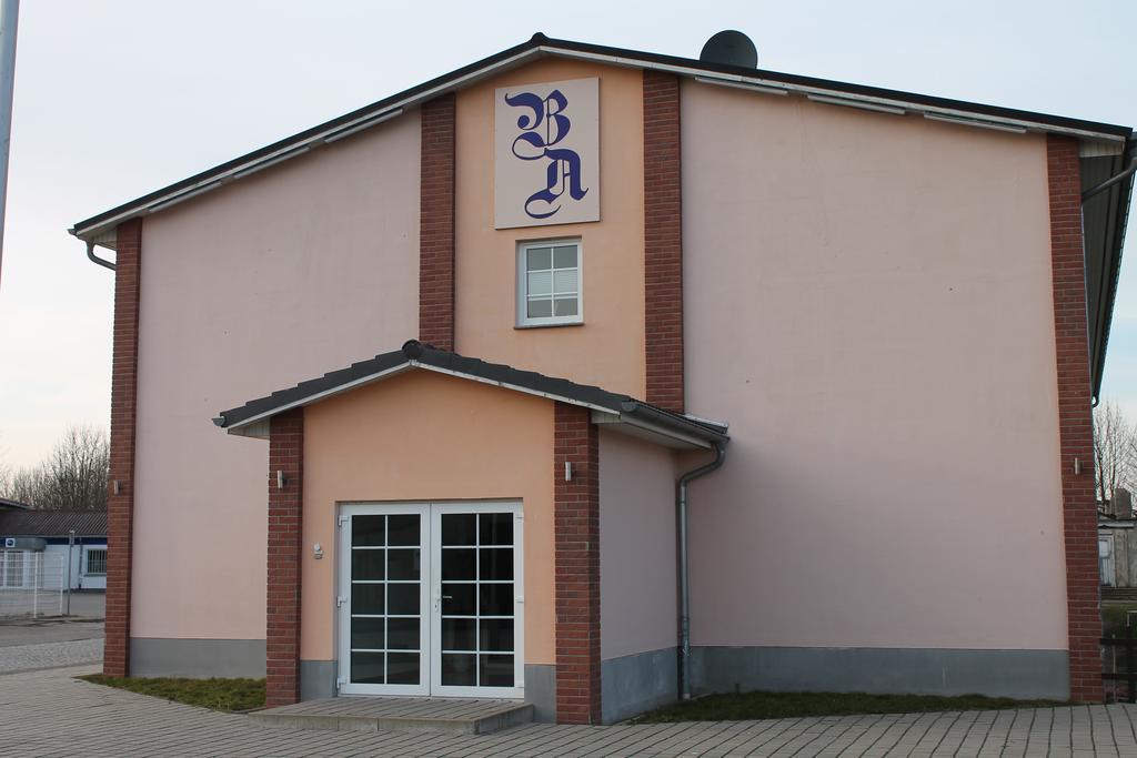 שוורין Hotel Pension Schwerin-Haus Schreiber מראה חיצוני תמונה