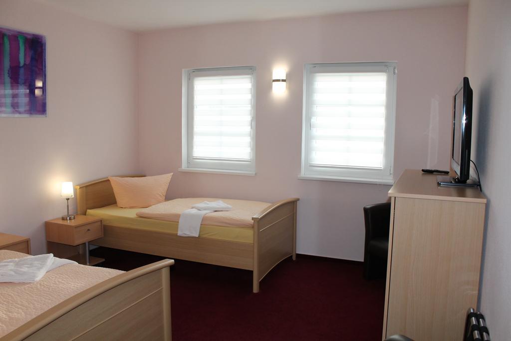 שוורין Hotel Pension Schwerin-Haus Schreiber חדר תמונה